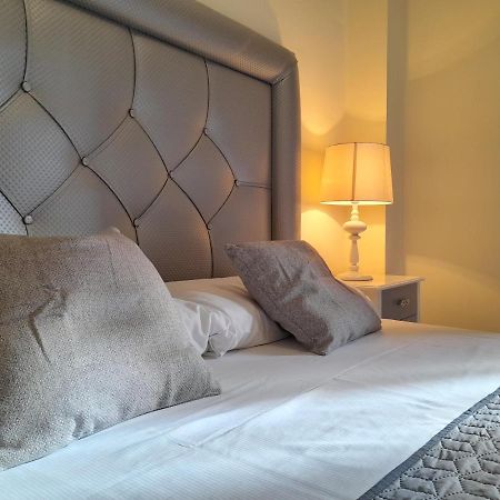 Apartamento Espacioso Muy Tranquilo Con Piscinas Y Jardines Cercano A La Playa Estepona Ngoại thất bức ảnh