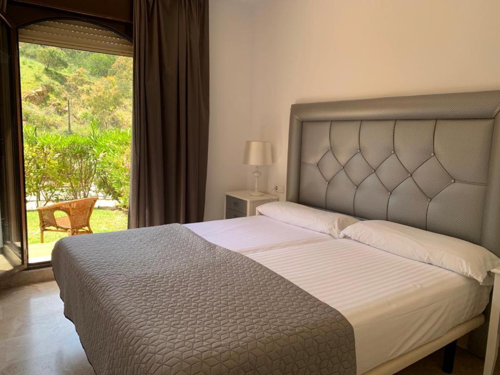 Apartamento Espacioso Muy Tranquilo Con Piscinas Y Jardines Cercano A La Playa Estepona Ngoại thất bức ảnh