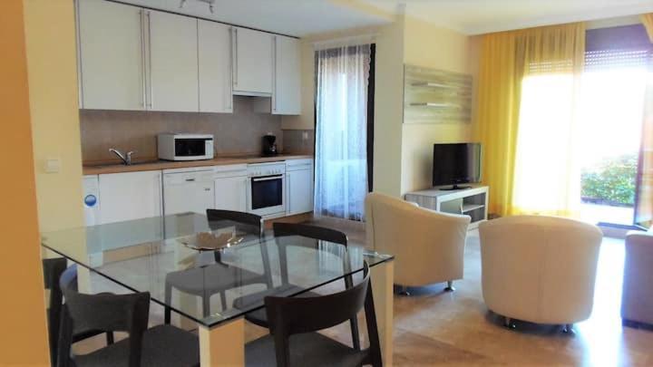 Apartamento Espacioso Muy Tranquilo Con Piscinas Y Jardines Cercano A La Playa Estepona Ngoại thất bức ảnh