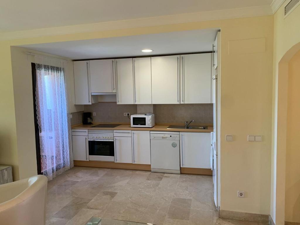 Apartamento Espacioso Muy Tranquilo Con Piscinas Y Jardines Cercano A La Playa Estepona Ngoại thất bức ảnh