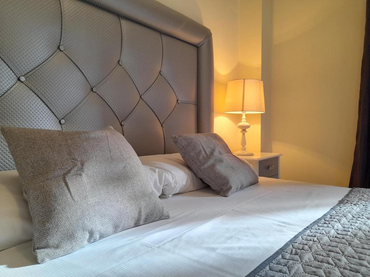 Apartamento Espacioso Muy Tranquilo Con Piscinas Y Jardines Cercano A La Playa Estepona Ngoại thất bức ảnh