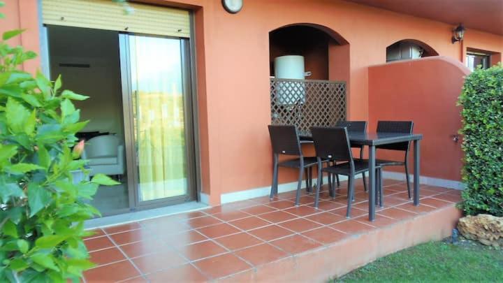 Apartamento Espacioso Muy Tranquilo Con Piscinas Y Jardines Cercano A La Playa Estepona Ngoại thất bức ảnh
