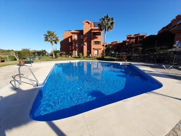 Apartamento Espacioso Muy Tranquilo Con Piscinas Y Jardines Cercano A La Playa Estepona Ngoại thất bức ảnh